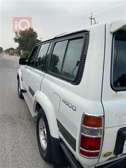 تۆیۆتا لاند کروزەر